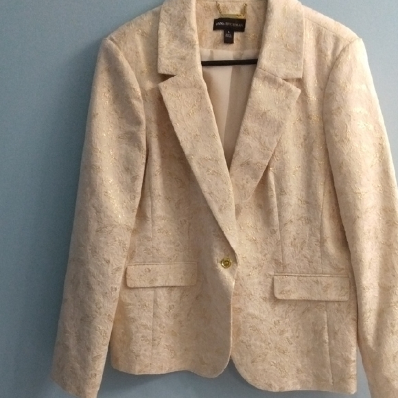 Dana Buchman Jackets & Blazers - Dana Buchman Cream Blazer with Notched Lapels and Tailored Fit Size 16